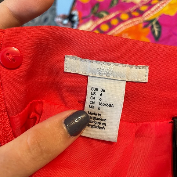 H&M Vibrant Red Pencil Skirt - Picture 2 of 3